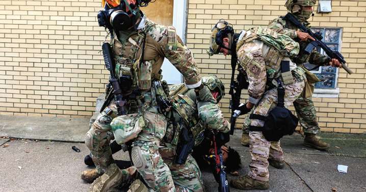 Juez ordena liberar a los detenidos por ICE