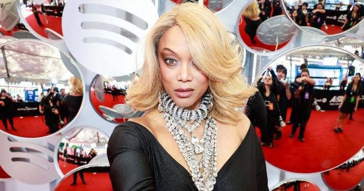 Legendary ’90s Model Gets Dramatic Platinum Blonde Makeover