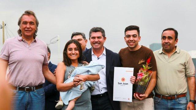 Orrego entregó viviendas en Iglesia y anunció dos nuevos barrios