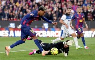 Barcelona remonta ante el Alavés y recupera el liderato en LaLiga
