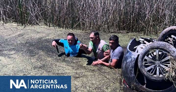 Robó un auto, volcó en un zanjón del Partido de La Costa y fue detenido