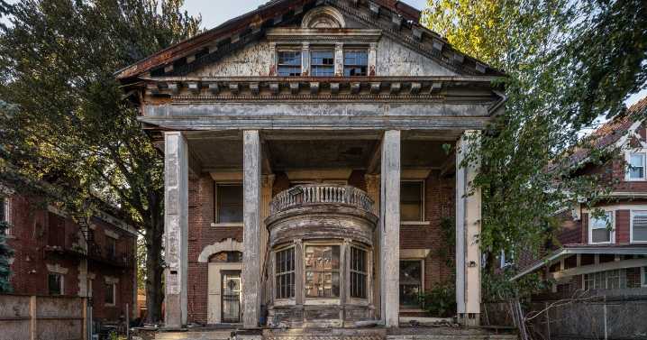 Inside the $2,590,000 abandoned New York mansion built for Wall Street titan