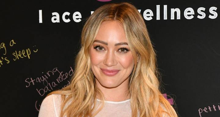 Hilary Duff Reflects On Jennifer Coolidge Being Mean to Her In ‘A Cinderella Story’ | Hilary Duff, Jennifer Coolidge, Newsies 