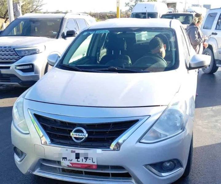 Conductor dormido provoca caos vial en Monterrey