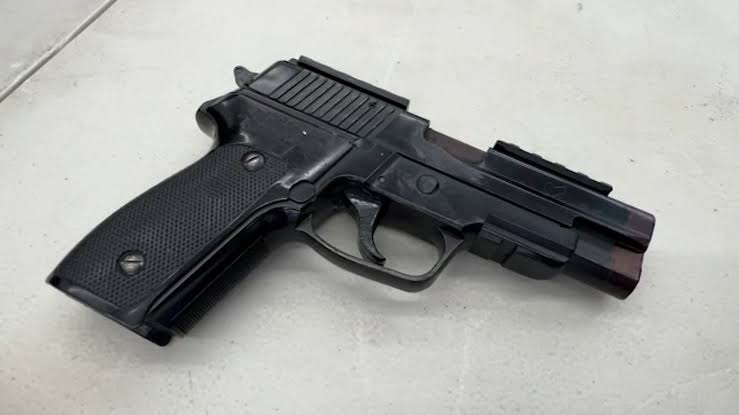 ¡Alerta en Coro! Incautan poderosa arma de fuego en pleno mercado municipal.