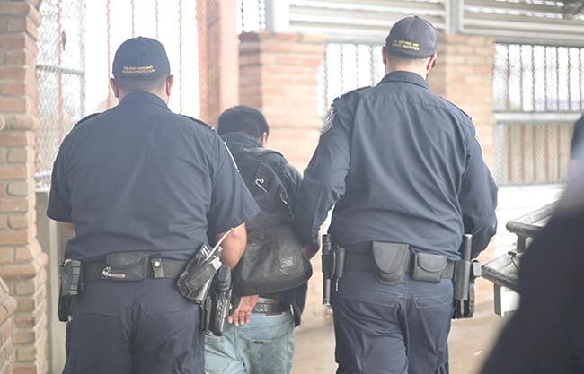 Arresta el CBP a ofensor sexual al regresar al país