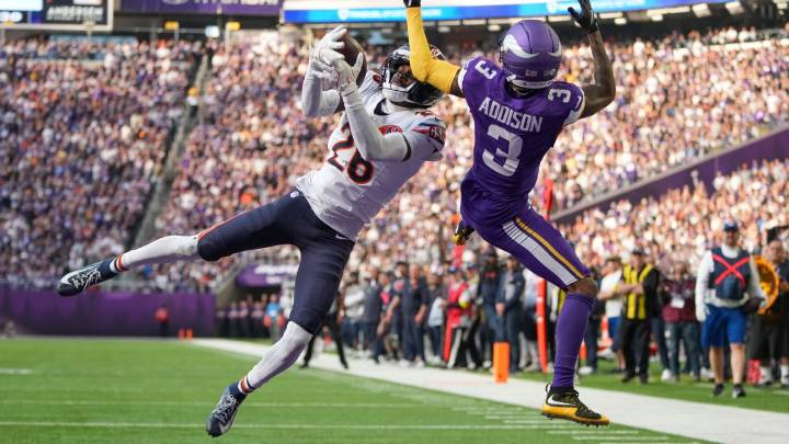 'He was behind me today': Nahshon Wright honors John Beam with INT