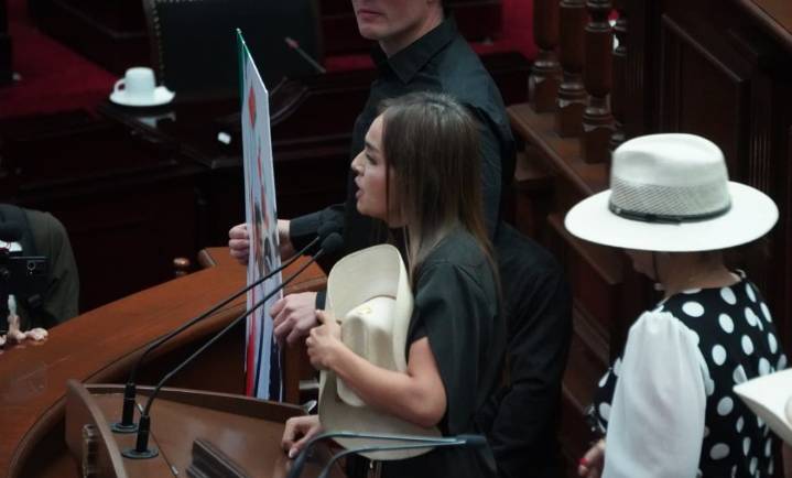 Reprocha Grecia Quiroz omisión de autoridades en crimen de su esposo