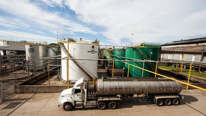 Empresa vallecaucana recibe certificación internacional para la producción de combustible sostenible de aviación