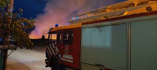 Yerba Buena: alerta en barrio Municipal por incendio provocado por quema de cañaverales