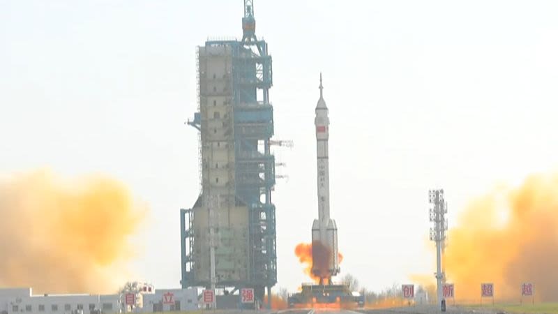 China lanza con éxito la nave espacial Shenzhou