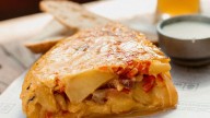 Bodegón en Buenos Aires: el restaurante que hace una tortilla enorme y riquísima
