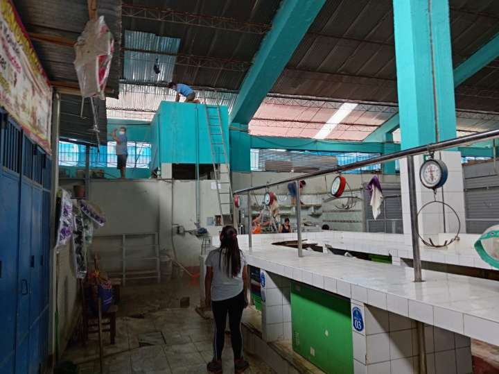 Municipalidad de Utcubamba inicia limpieza integral en el Mercado Modelo de Bagua Grande