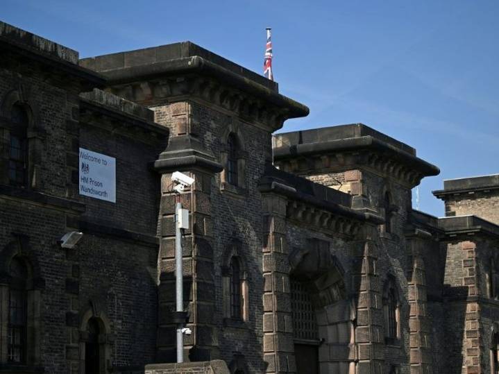 U.K. police manhunt for two wrongly freed prisoners including Algerian