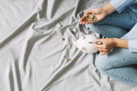 Lee esto si todavía guardas dinero debajo del colchón