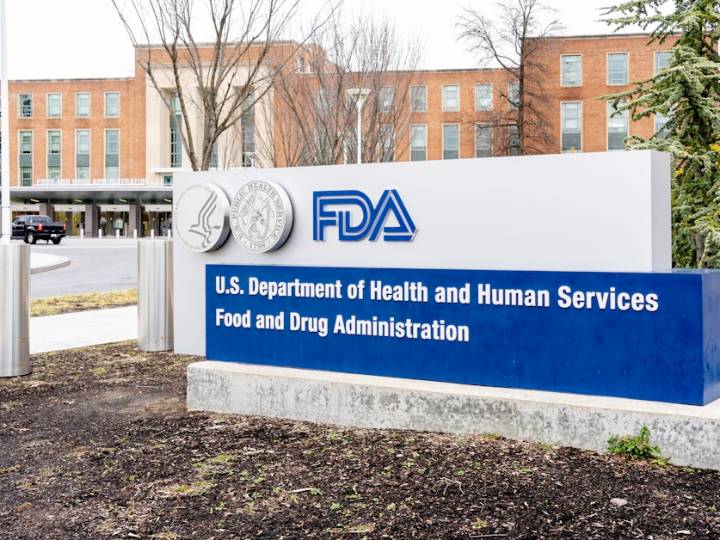 FDA to raise hurdles for vaccines, faulting COVID shots for 10 kids' deaths
