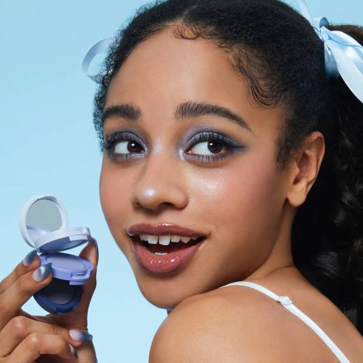 How to Wear the Icy Blue Makeup Trend