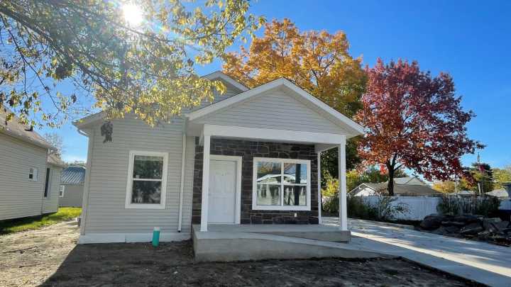 Habitat for Humanity seals deals on two Elkhart homes for single mothers