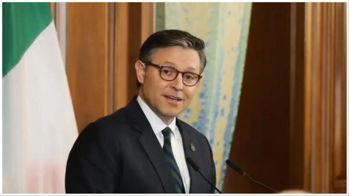 ‘Never Do That Again’: Mike Johnson’s Cringey Hand Signal on Live TV Has Fans Convinced He’s Trying Too Hard to ‘Look Like a Frat Bro’