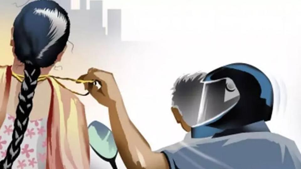 3-tola gold chain snatched from woman in Nacharam