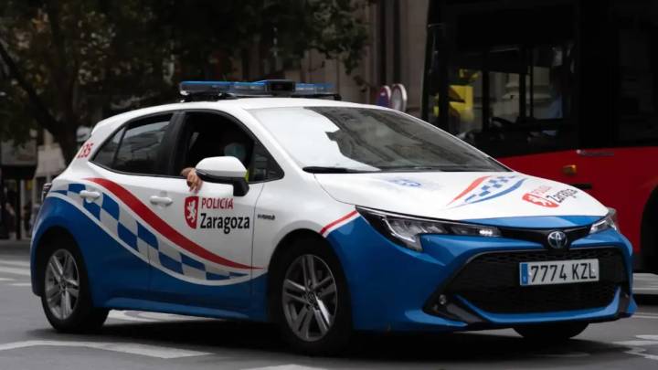 La Policía detiene a dos jóvenes que intentaron huir tras robar CBD en una tienda de Zaragoza