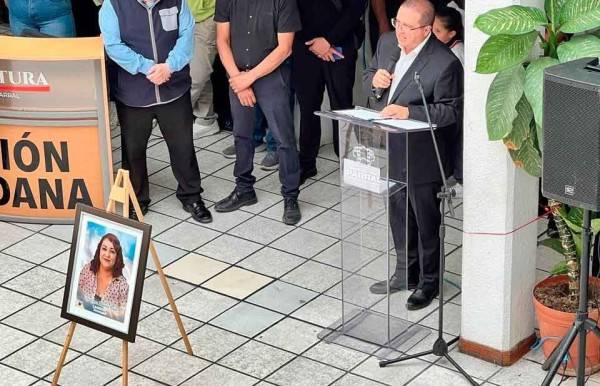 Realizan homenaje de cuerpo presente a Flor Muñoz
