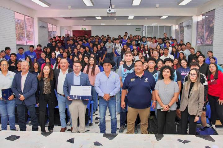 Sabinas impulsa la educación y apoyo integral a los jóvenes del CBTIS 20