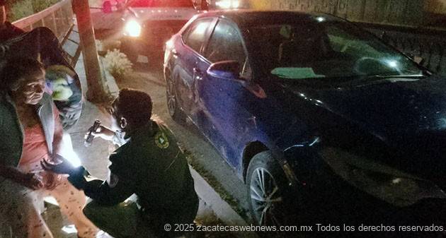 RESCATE DE MUJER DE 85 AÑOS PRENSADA DE LOS DEDOS EN PORTÓN EN COLONIA LAS PALMAS