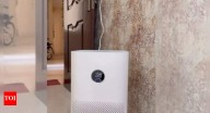 Watch: Delhi man opens door, indoor AQI jumps from 97 to 500 in seconds