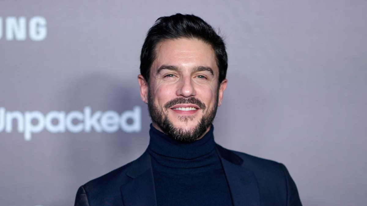 Alejo Sauras protagoniza la portada de 'Men's Health' y confiesa un secreto de su paso por 'Los Serrano'