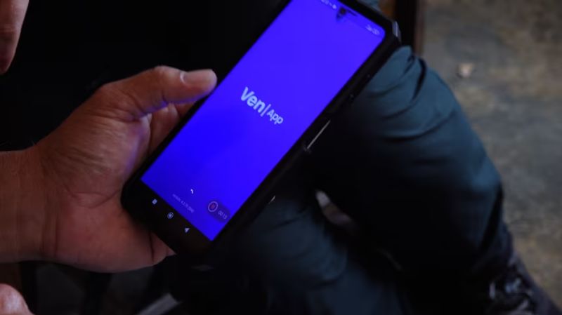 Temiendo esfuerzo de EE.UU. para derrocarlo, Maduro insta a venezolanos a delatar a través de una app