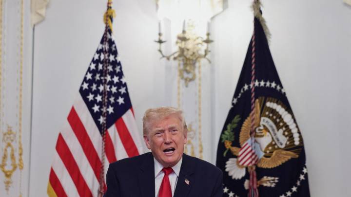 Trump endurece su política: pausará "de forma permanente" la entrada de migrantes "de países del tercer mundo"