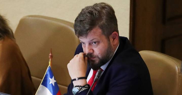 SML desmiente a Kaiser y niega existencia de osamentas sin periciar en casos de víctimas de la dictadura