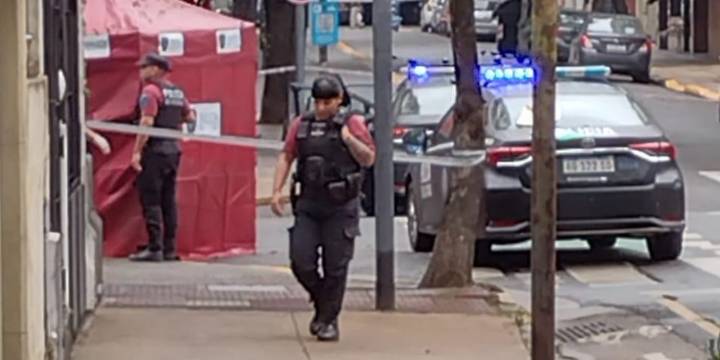 Salidera en Núñez: un policía retirado de la Federal se enfrentó a motochorros y mató a uno de los ladrones