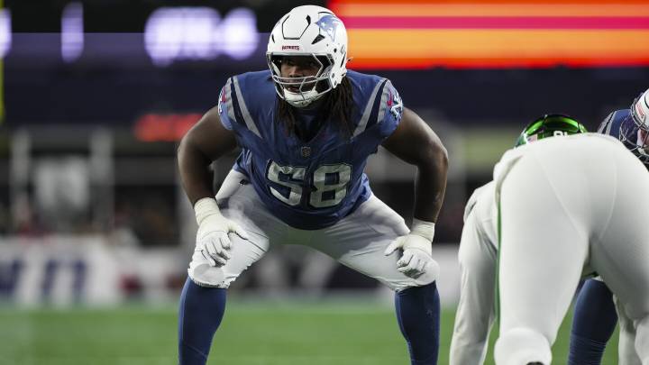 Patriots LG Jared Wilson carted off with an ankle injury