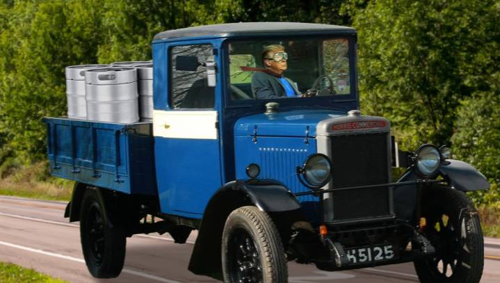 Mysterious Orange-Haired Vigilante Smuggles Thousands Of Beer Kegs Into Prohibition