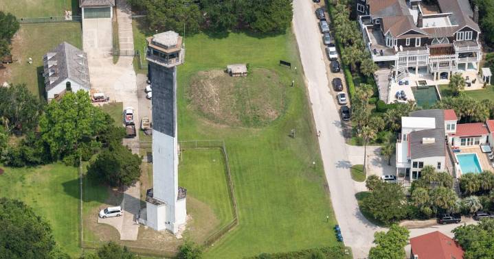 Sullivan’s Island voters elect mayor, town council members