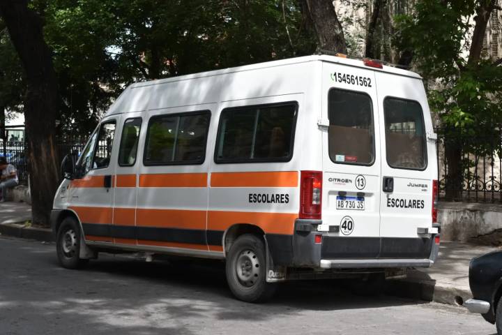 Transportistas escolares piden igualdad: “Nuestros vehículos se usan menos, pero nos exigen más”