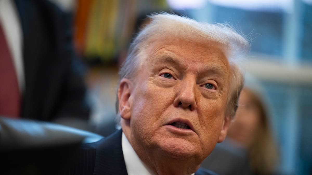 Trump refuerza su guerra contra los medios y presiona a la 'NBC' para que despida a uno de sus presentadores