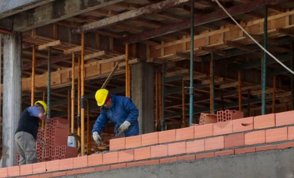 Arquitectos contra la Comuna: presentaron un amparo por la suspensión de obras en La Plata