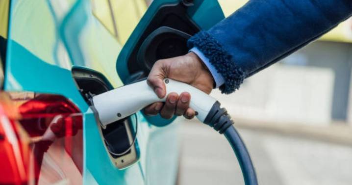 Rachel Reeves told to support EVs over petrol and diesel at Budget