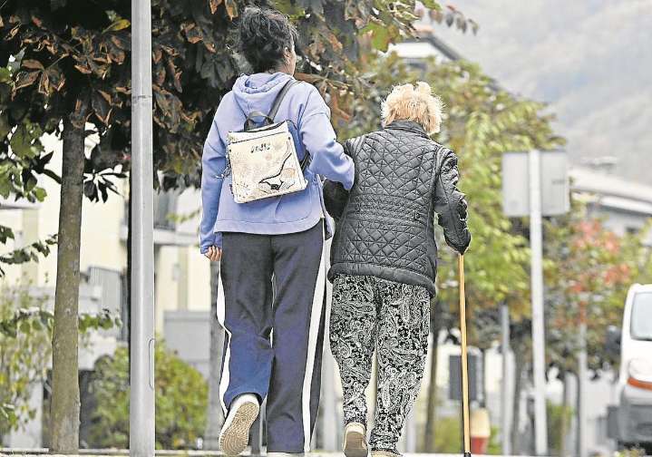 60.000 familias vascas sufren problemas para atender a personas mayores