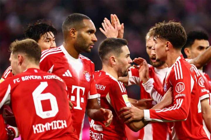 Bayern Múnich golea y sigue líder en fútbol de Alemania