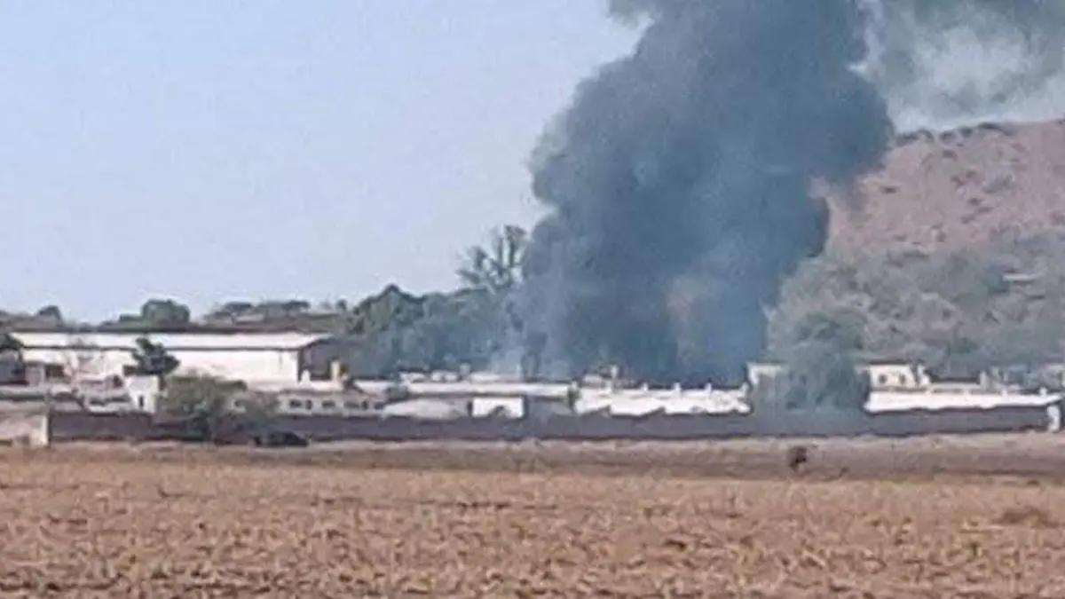 Incendio de llantas enciende alarmas en El Ahorcado
