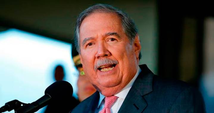 Exministro Botero pide frenar la moción de censura y alerta sobre riesgos para la defensa nacional