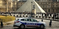 Paris prosecutor reports 4 more arrests in connection with Louvre jewel heist
