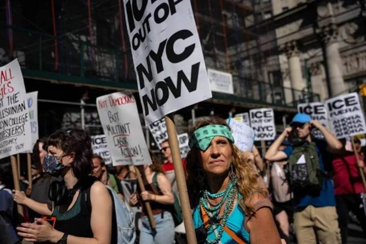 Latinos en EE.UU. pierden la fe mientras los temores de la era Trump remodelan la política nacional