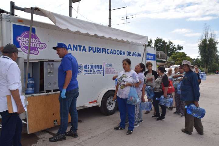 Distribuye Coespris más de 5 mil litros de agua purificada en comunidades rurales de Chihuahua