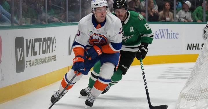 Bo Horvat gets 13th goal before ejection for Islanders in 3