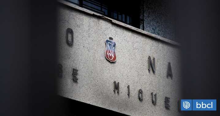 Nuevos incidentes en el Instituto Nacional: elemento incendiario impactó sala de profesores